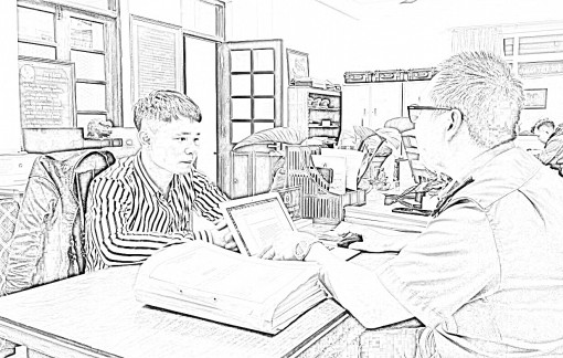 Người phụ nữ bán bánh bèo dạo bị dùng dao khống chế cướp tiền và điện thoại