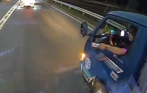 Đã bắt 2 tài xế trong vụ rượt đuổi nhau trên cao tốc Trung Lương khiến hành khách hoảng loạn