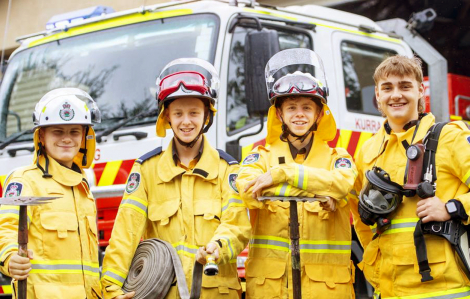 Người trẻ làm lá chắn chống giặc lửa