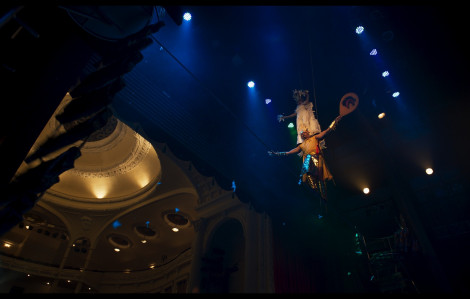 Phim "Con kể ba nghe": Coi 1 được 2, vừa xem phim vừa xem xiếc