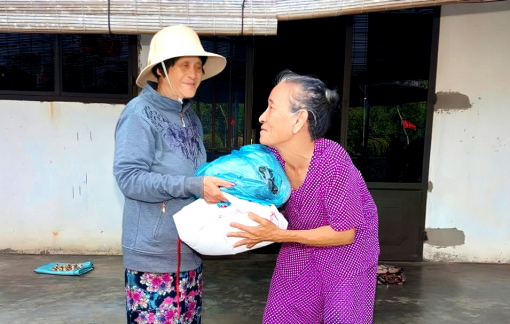 Chắt chiu từng bữa chợ để san sẻ yêu thương