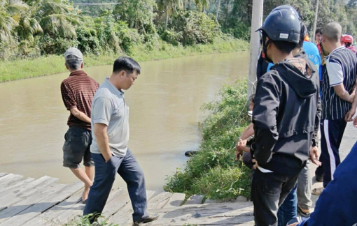 Vớt được thi thể người đàn ông rơi xuống mương nước