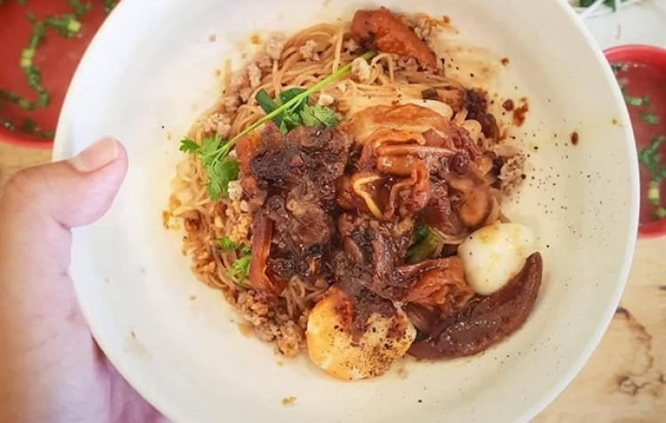 Hủ tíu phá lấu khìa nước dừa – món ngon lạ miệng, ăn rồi khó quên