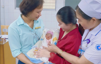 Bác sĩ quyết tâm giúp thai phụ sinh con trước biến chứng song thai hiếm gặp