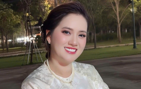 Bầu sô Huy Lê: Hồng Loan phải cố gắng, học hỏi thêm nếu muốn thành ca sĩ chuyên nghiệp