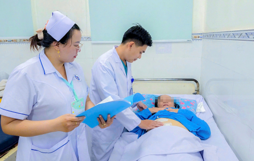 Bệnh nhân đau sườn phải dữ dội, bác sĩ phát hiện điều bất ngờ