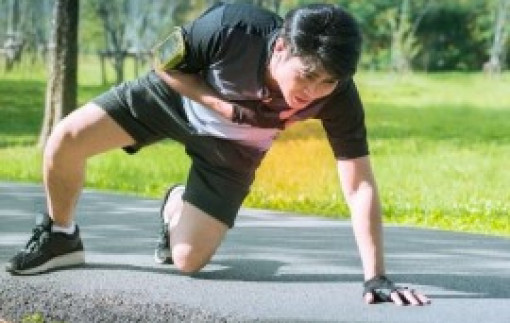 Ngã quỵ trên sân đấu khi trái tim chưa 'đuổi kịp' cơ bắp