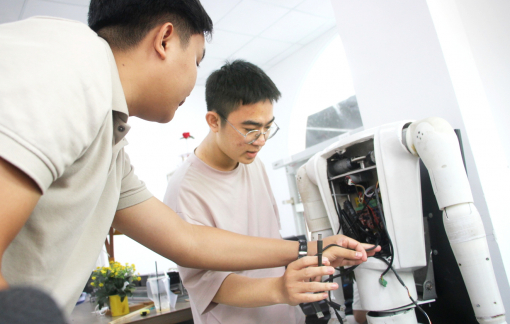 Thị trường nhân lực AI nóng, đại học tăng tốc đào tạo