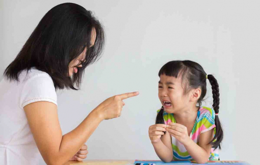 Gương mặt con gợi nỗi đau tôi chưa thể quên