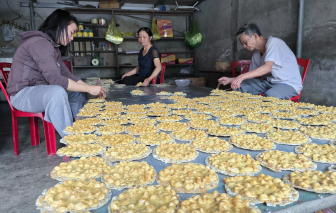 Lò nấu kẹo cu đơ rực đỏ dịp cận tết