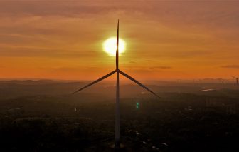 Ngắm hoàng hôn trên cánh đồng điện gió lớn nhất Việt Nam