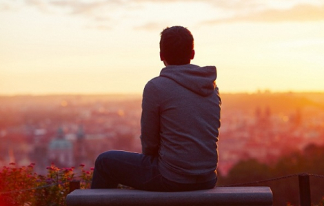 Mất tất cả, người đàn ông đi qua biến cố bằng đôi chân trần