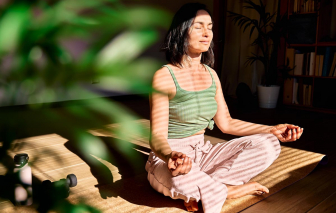 Bài tập thở đơn giản giúp 'quét sạch' độc tố gây mất trí nhớ