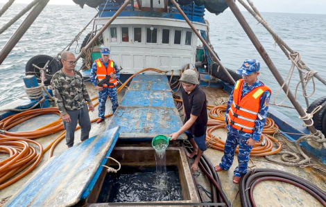 Bắt tàu cá vận chuyển trái phép 100.000 lít dầu DO