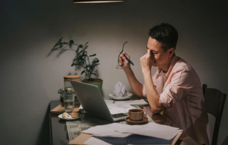 Căng thẳng tài chính có hại cho tim như di truyền