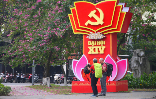 TP Huế rực rỡ cờ hoa hướng về Đại hội XIV của Đảng