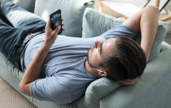 Vợ quần quật mưu sinh, chồng mải mê sống ảo