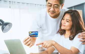 Có nên vay mượn để mua nhà cho con?