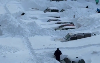 Tuyết rơi kỷ lục trong gần 150 năm tại Nga, vùi lấp cả tòa nhà cao tầng