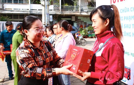 Phường Bình Lợi Trung mang tết an toàn, đầm ấm đến nữ công nhân nhà trọ