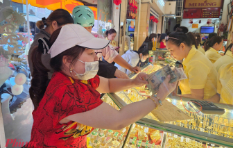 Giá vàng tăng vọt lên 165 triệu đồng/lượng, bạc cũng có đỉnh mới