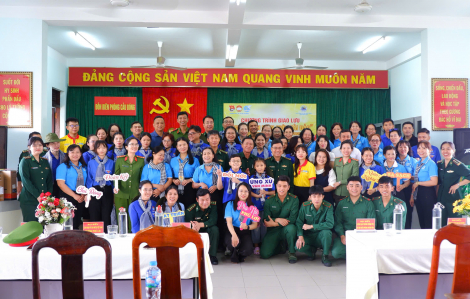 Chị em phường Phú Lợi mang “Xuân biên cương” đến tỉnh Khánh Hòa