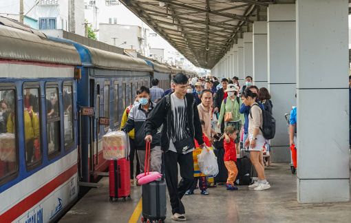 Vé tàu tết đã bán hết, vé xe vẫn còn nhiều