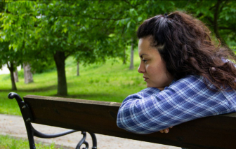 Nước mắt của mẹ và quyền trưởng thành của con