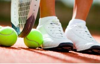 Người đàn ông bất ngờ gục ngã, ngừng tuần hoàn khi đang chơi tennis