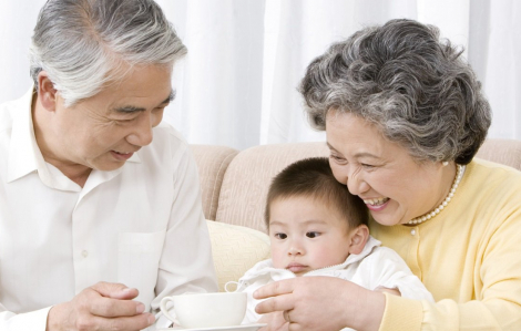 Ông bà chăm cháu giúp giảm nguy cơ bệnh tật