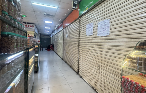 Hàng loạt sạp chợ đóng cửa giữa mùa mua sắm nhộn nhịp nhất trong năm