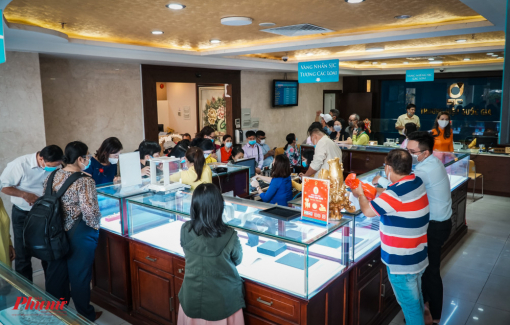 Giá vàng lập kỷ lục mới, 166 triệu đồng/lượng