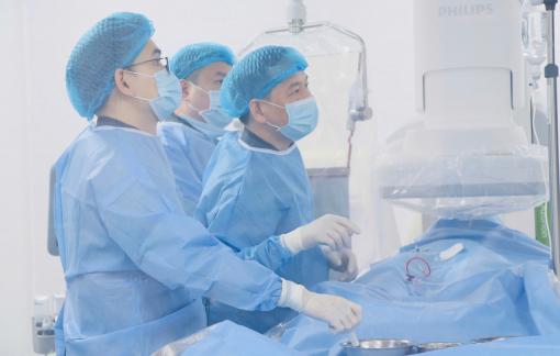 Người phụ nữ thoát phẫu thuật mở ngực nhờ kỹ thuật can thiệp tim mạch ít xâm lấn