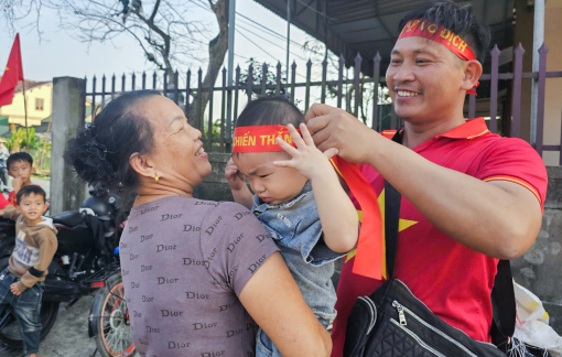 Sân bóng quê nhà tiền đạo Đình Bắc thành “chảo lửa” cổ vũ U23 Việt Nam