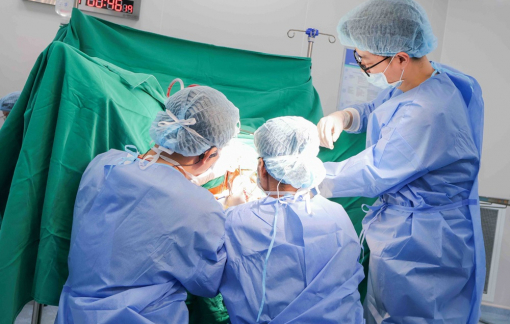 Bệnh nhân 69 tuổi thoát khỏi sa sinh dục phức tạp sau ca phẫu thuật tại Vinmec Cần Thơ