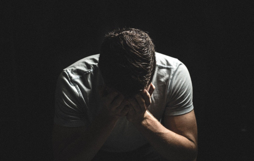 Im lặng vì con hay buông tay vì vợ?