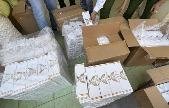 Bắt đối tượng mua 10.000 gói thuốc lá nhập lậu về bán kiếm lời