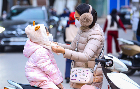 Hà Nội lạnh 9 độ C: Người dân co ro đi học, đi làm