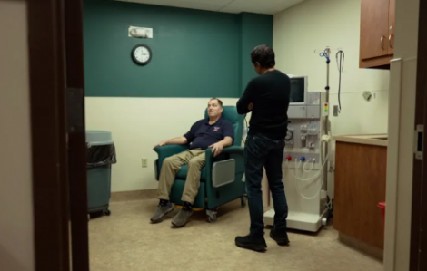 Người đàn ông từng được ghép thận lợn tiếp tục được ghép thận người