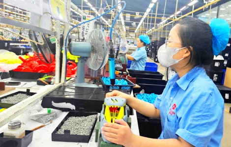 Vùng lũ miền Trung: Nỗ lực chăm lo tết cho công nhân