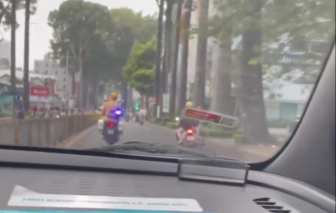 CSGT TPHCM bật còi hụ, mở đường cho taxi đưa sản phụ đến bệnh viện cấp cứu