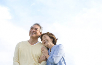 Tình yêu tuổi xế chiều: Khi trái tim không nghỉ hưu