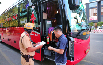 Nhiều xe khách chạy “chui” bị xử lý