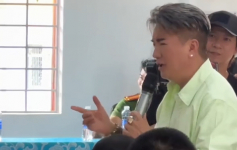 Đàm Vĩnh Hưng hát cho phạm nhân đón Tết sớm