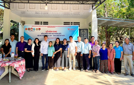 Trao mái ấm đại đoàn kết cho hội viên phụ nữ khó khăn