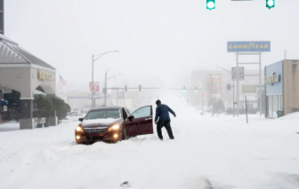 Bão tuyết làm tê liệt nhiều bang nước Mỹ