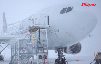 Hơn 1 triệu người dân Mỹ bị mất điện, bão tuyết làm tê liệt hàng không