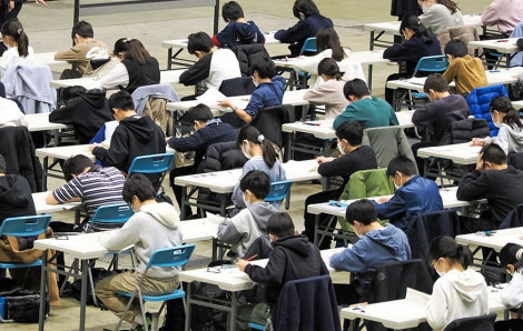 Trẻ em Nhật Bản đánh đổi tuổi thơ trong cuộc đua thi cử khốc liệt