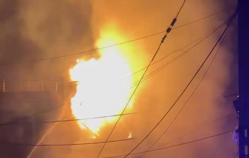 Cháy nhiều căn nhà trong chợ Nhị Thiên Đường