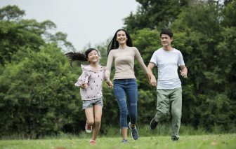 Cha mẹ chồng cho tiền mua nhà nhưng con dâu không vui